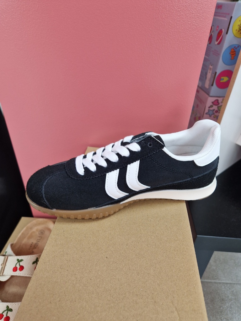 Baskets noires lignes blanches