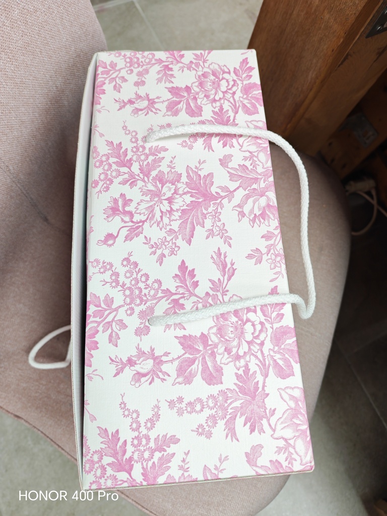 Boite à cadeaux rectangulaires rose et blanche