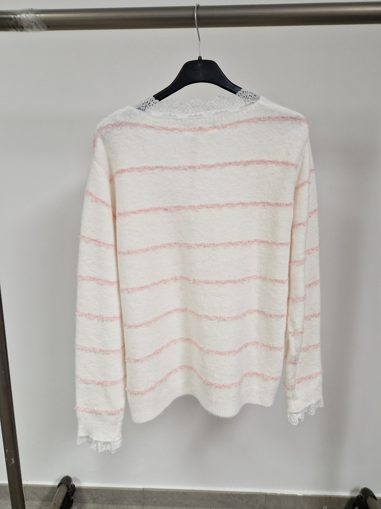 Pull rose pâle-blanc col dentelle