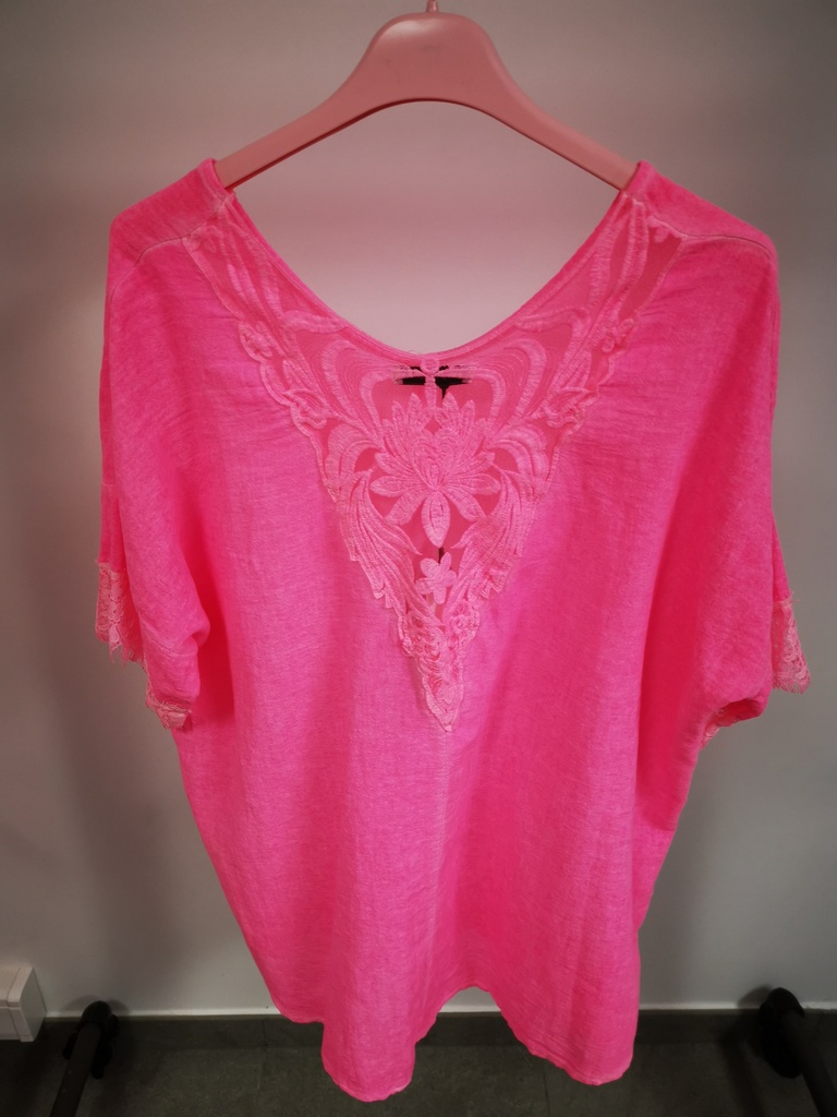 Blouse dos dentelle et manches rose fluo