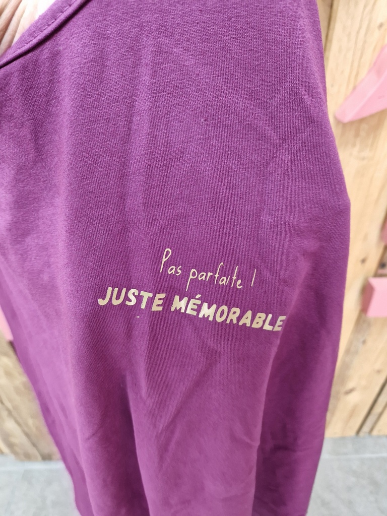 Top bretelles lurex mauve "Pas parfaite, juste mémorable"