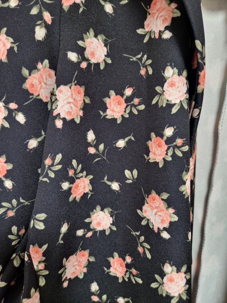 Blazer fond noir fleurs rose/kaki (TU 48 à 52)