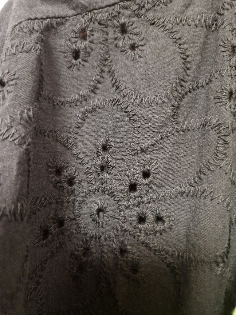 Blouse "Mirlande" broderie anglaise chocolat (TU 46 à 54)