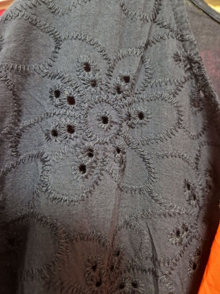 Blouse "Mirlande" broderie anglaise marine (TU 46 à 54)