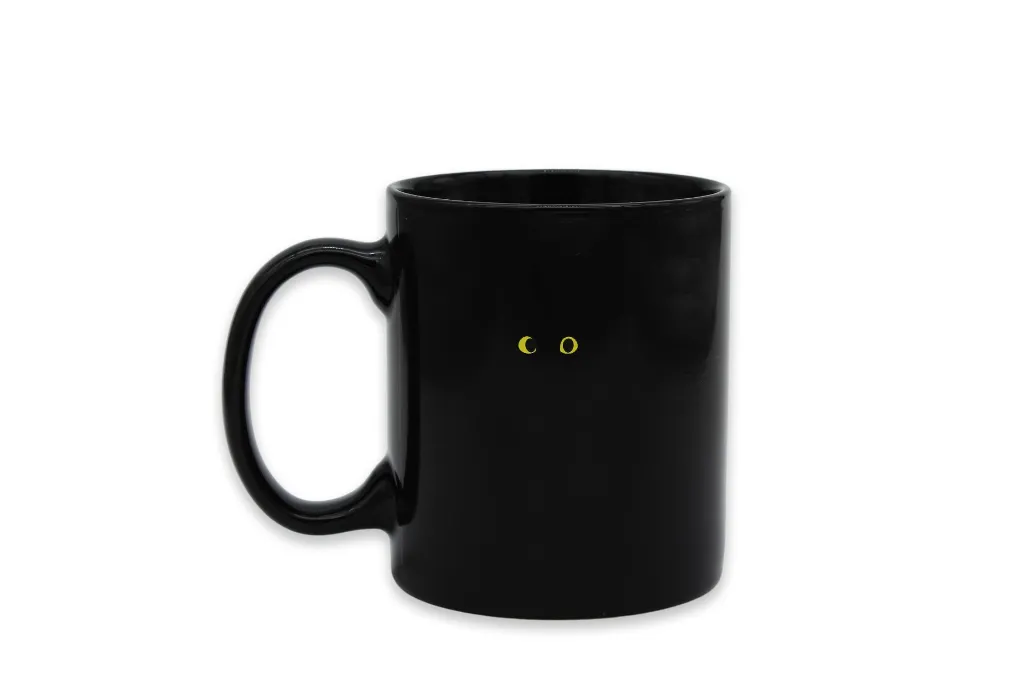 18164_Freches Kätzchen Kaffeebecher-Freisteller.webp