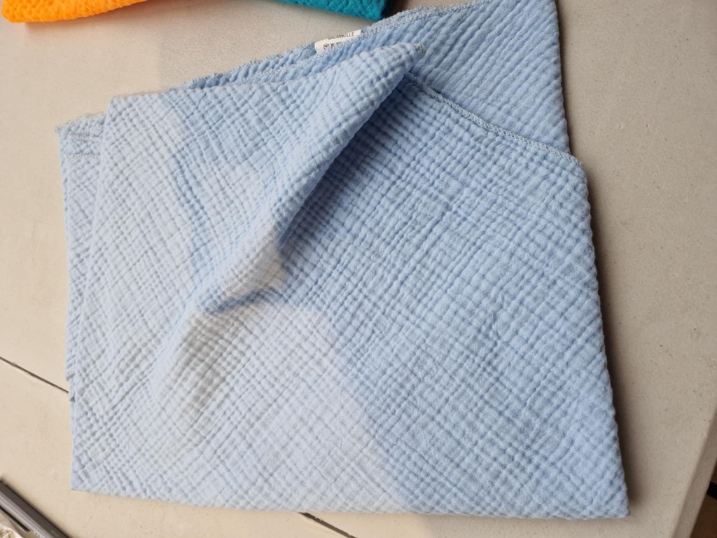 Foulard en gaze de coton bleu ciel