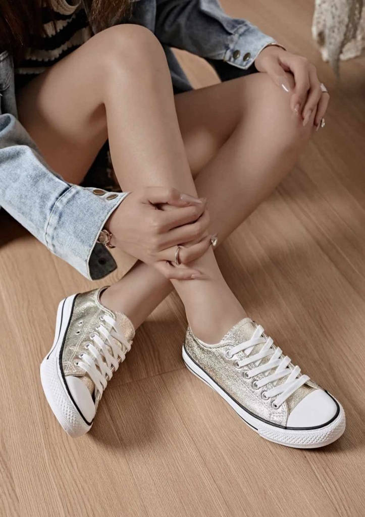 Baskets en toile dorée imitation Converse