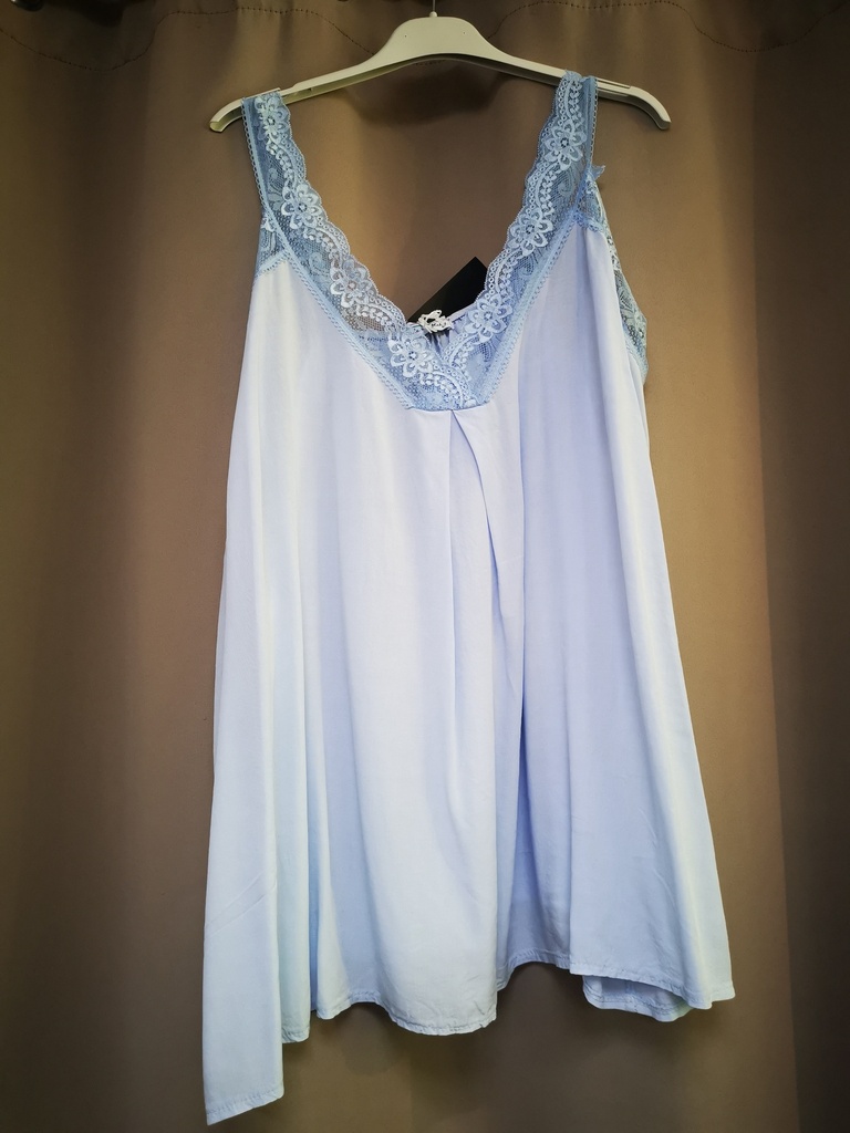 Top uni dentelle "Tiana" bleu ciel
