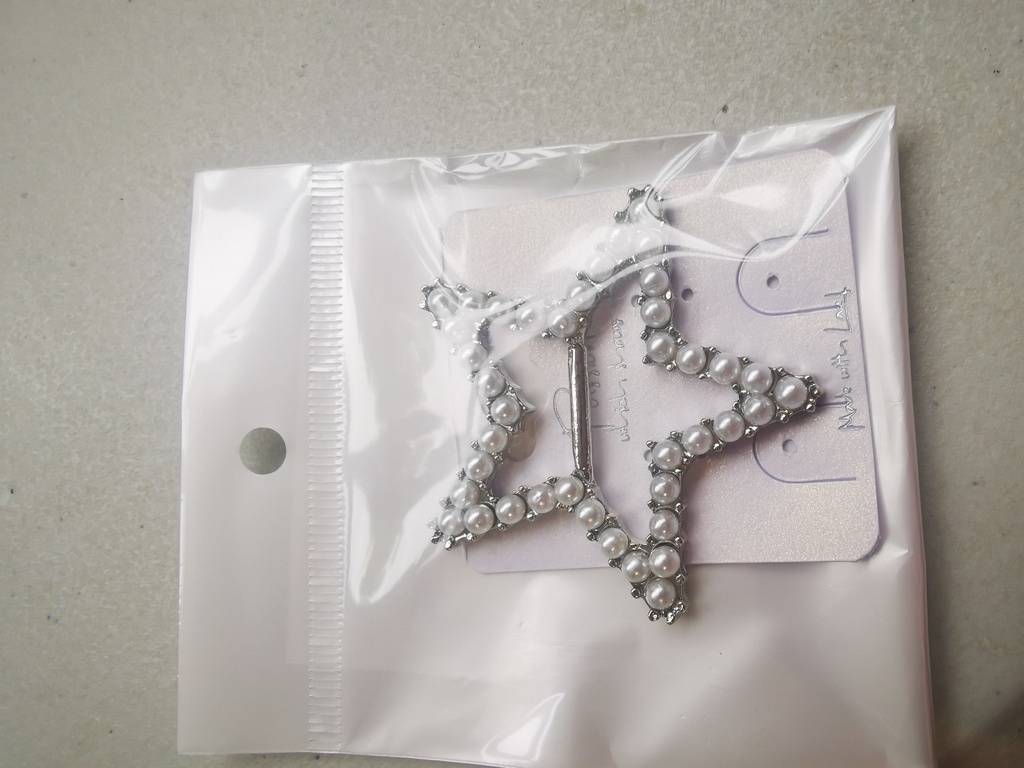 Accessoire pour t-shirt ou foulard étoile argenté avec perle