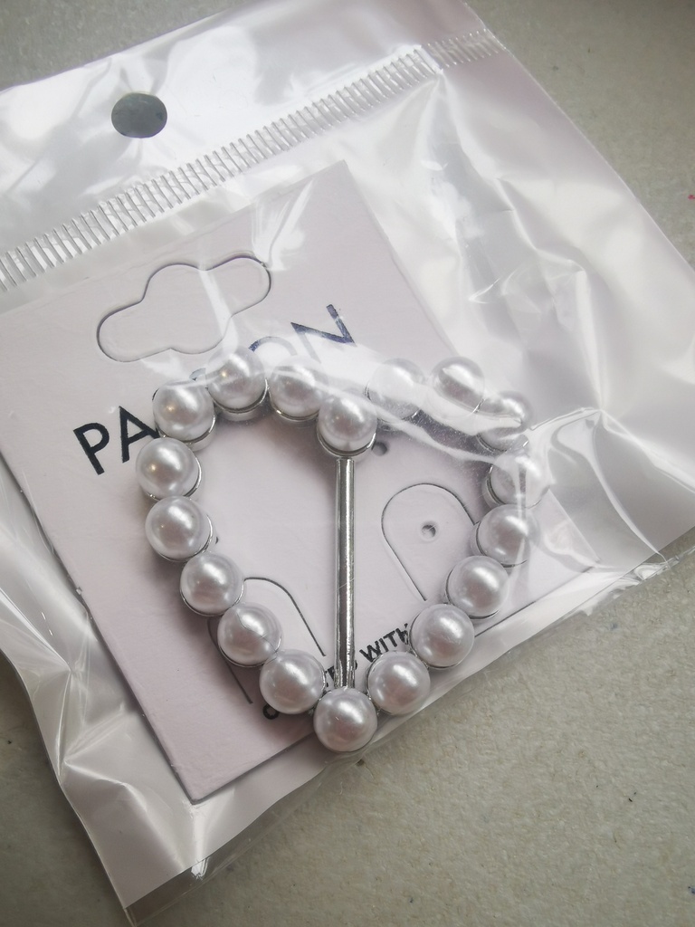 Accessoire pour t-shirt ou foulard cœur argenté avec perle 