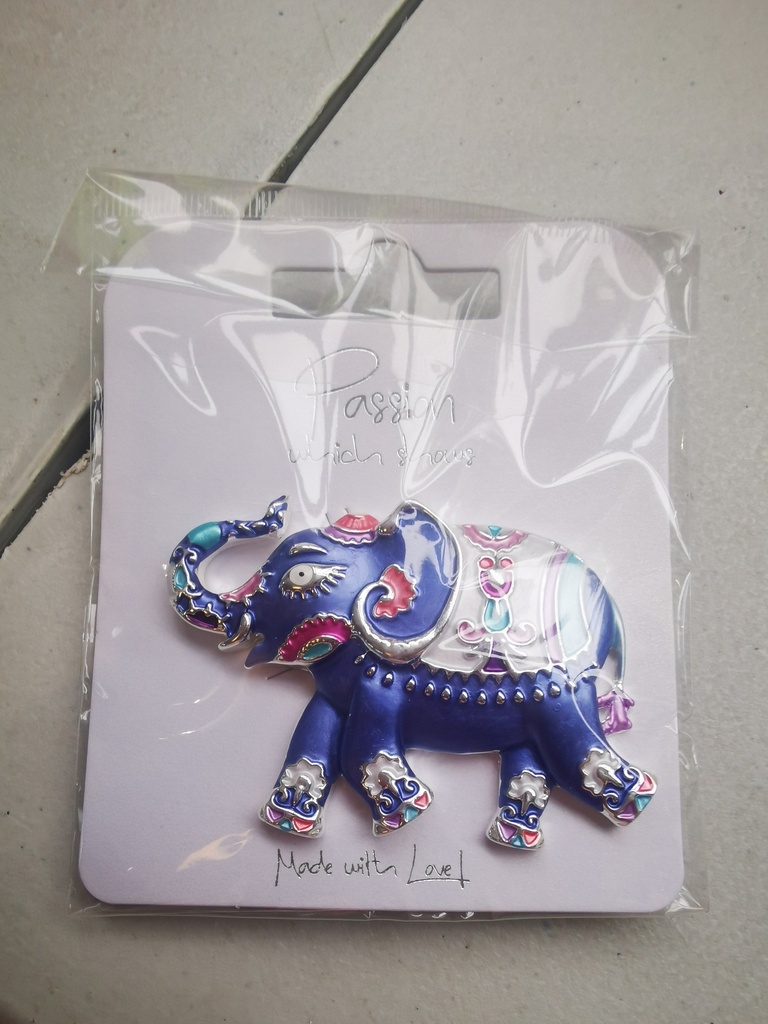 Broche aimantée éléphant bleu