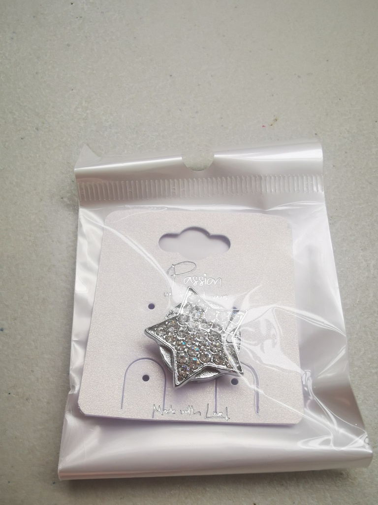 Broche aimantée étoile avec strass argentée 