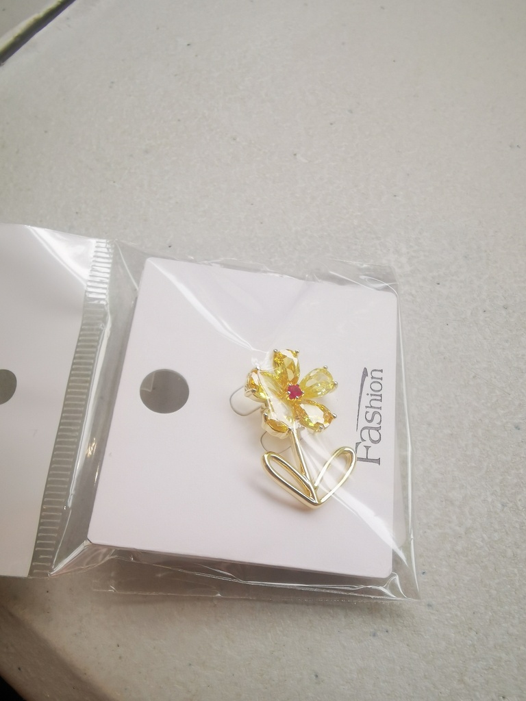 Pin's marguerite jaune