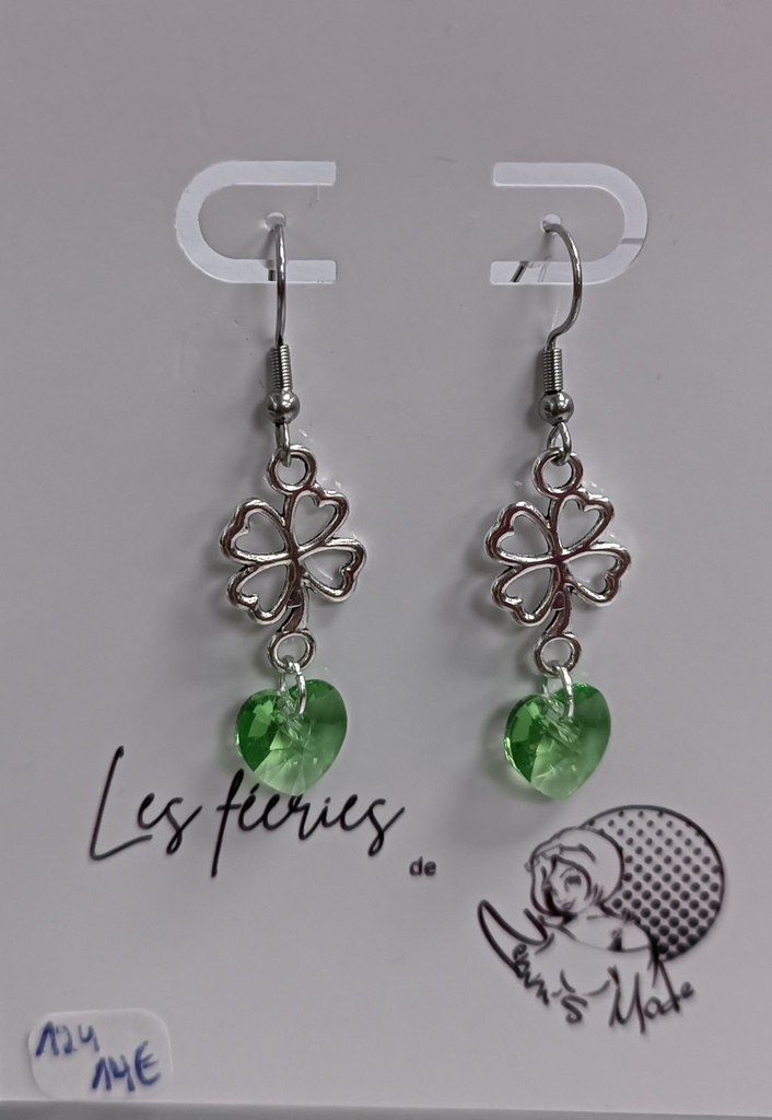B.O. trèfles ajourés argentées coeur peridot (Fééries)