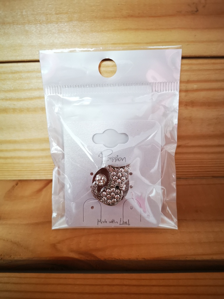 Broche aimantée ronde argentée Chat strass