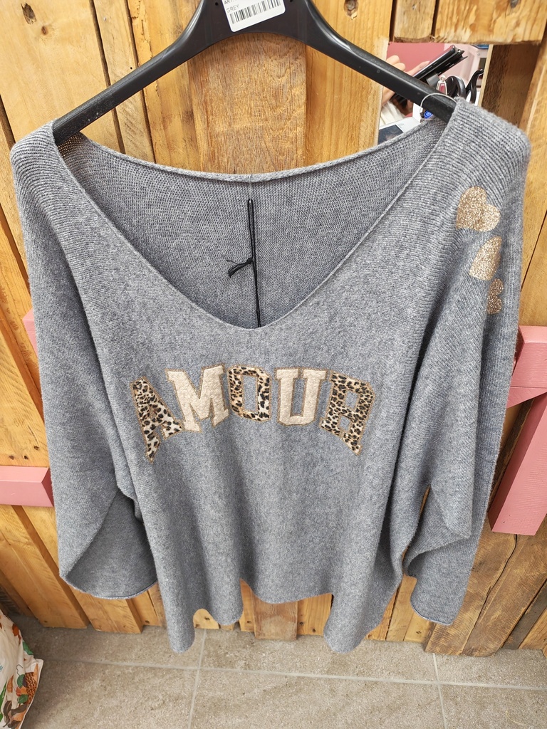 Pull amour en léopard cœurs dorés sur le côté gris