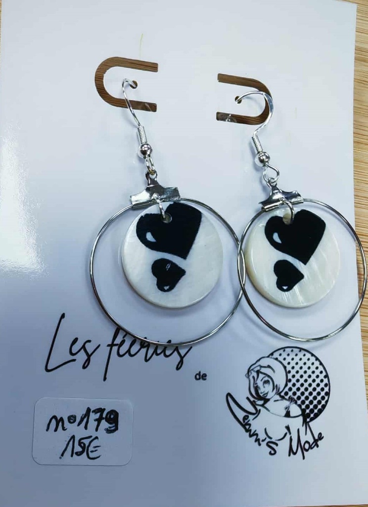 Boucles d'oreilles ronds argentés et nacres double cœurs