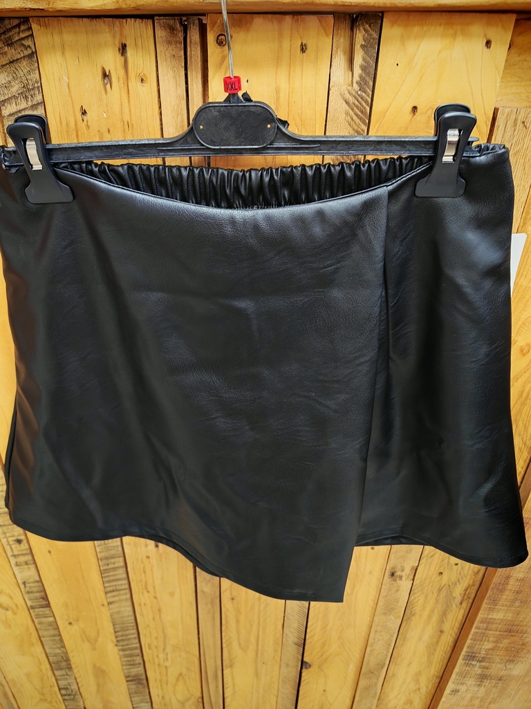 Short-jupe simili noir