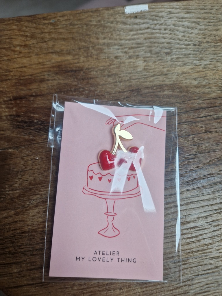 Pin's cerise