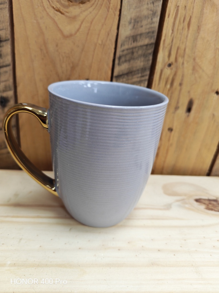 Tasse en porcelaine mauve hanse dorée 