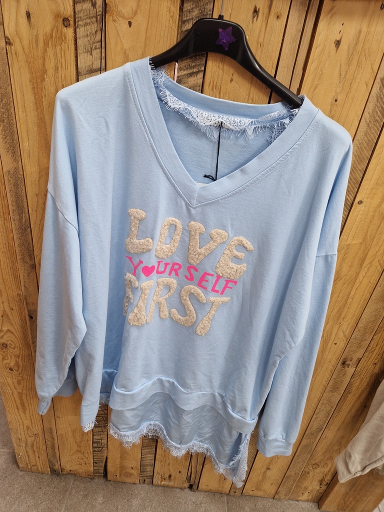 Pull "Love yourself first" Bleu ciel