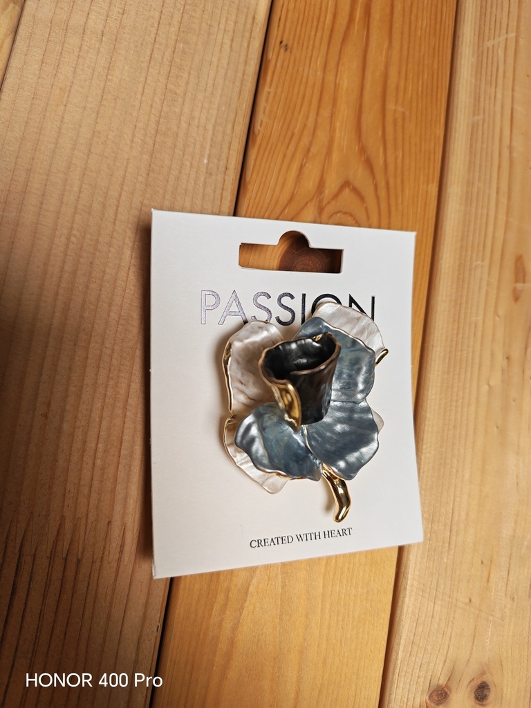 Broche aimantée fleur 3D nacrée