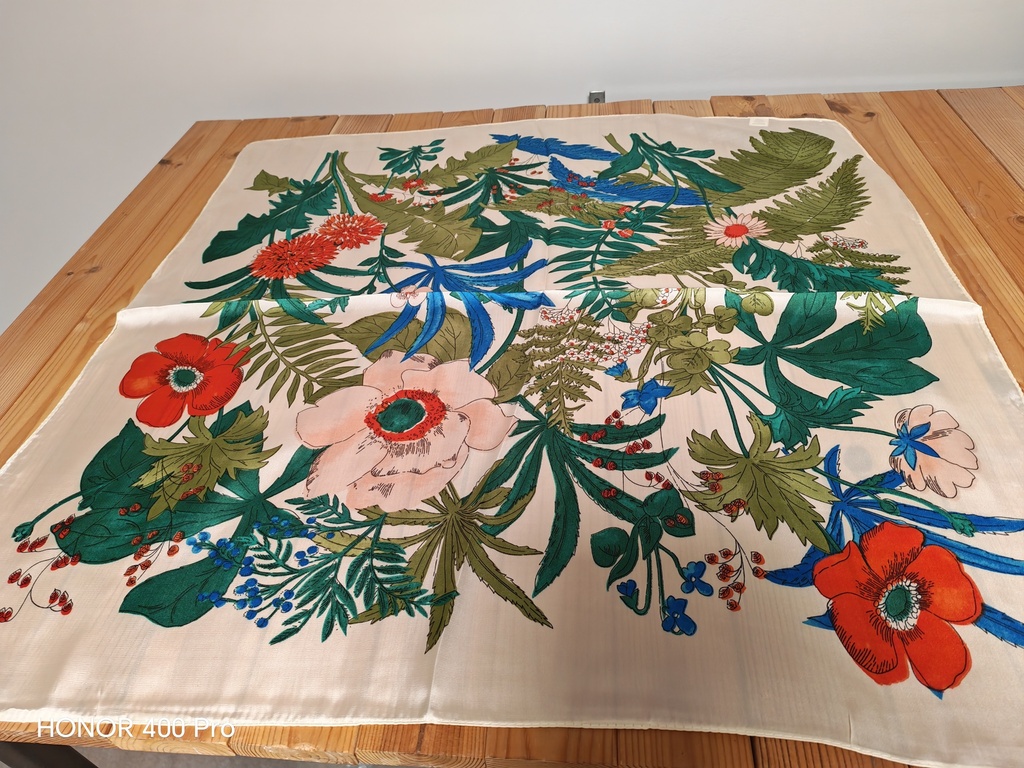 Foulard foulard soyeux carré fleuris 