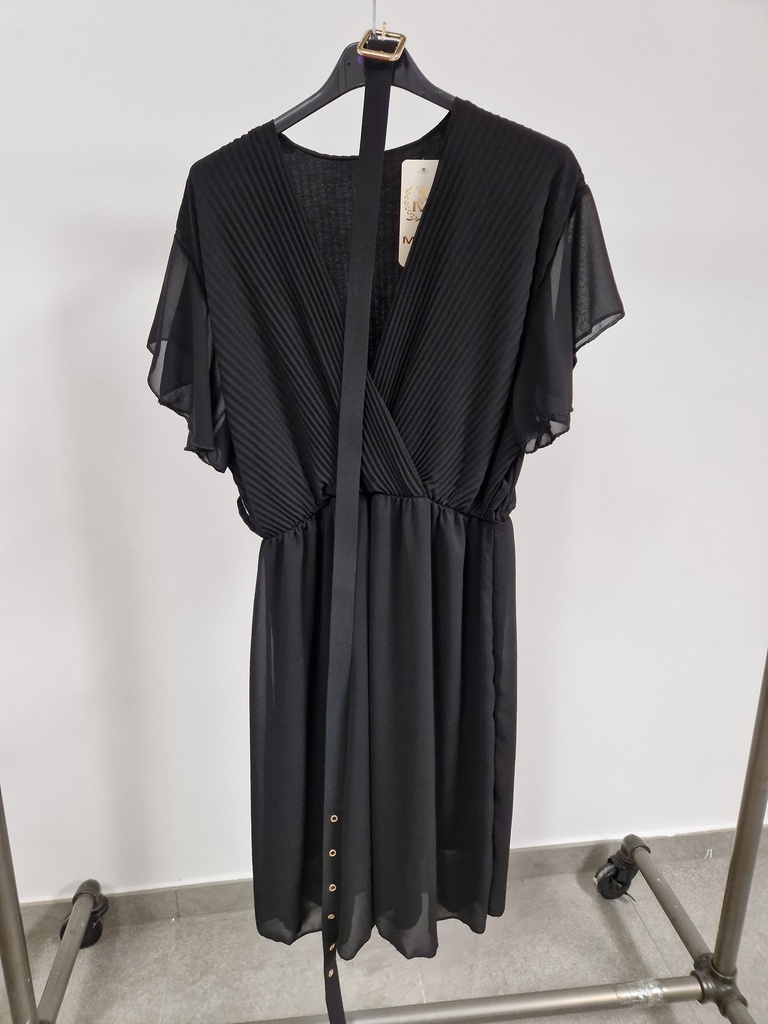 Robe courte unie et plissée + ceinture noire