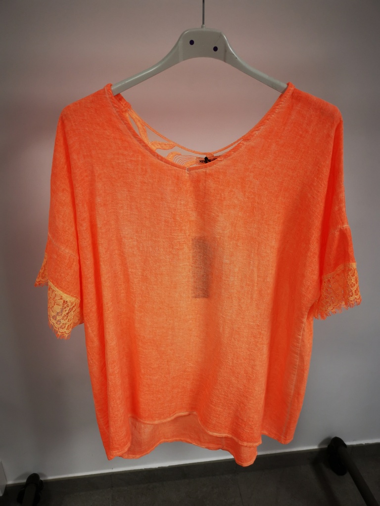 Blouse dos dentelle et manches orange fluo