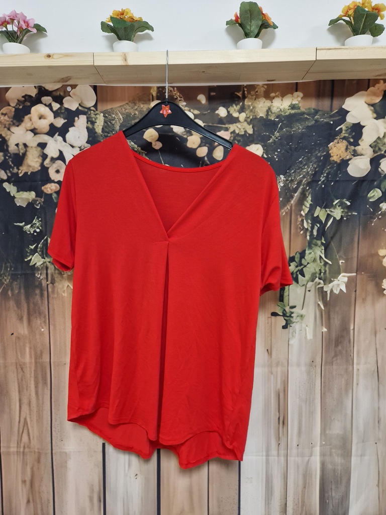 T-shirt col V "Danica" rouge