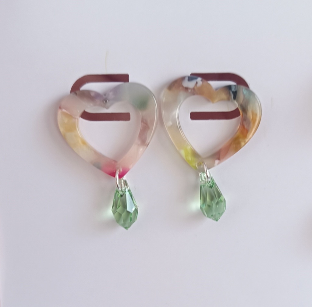 Clous d'oreilles cœurs écailles de tortue multicolores gouttes Peridot