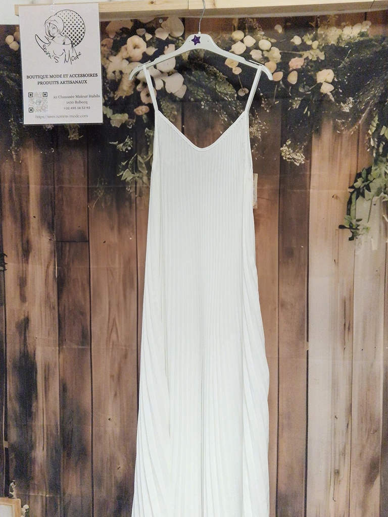 Robe unie plissée blanche