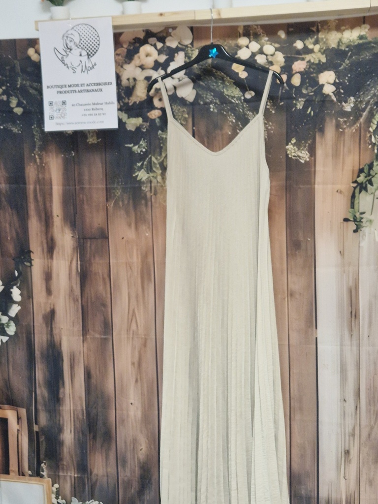 Robe unie plissée beige