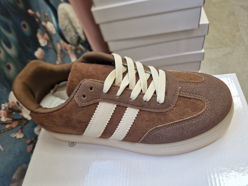 Baskets "Adidi" Brunes