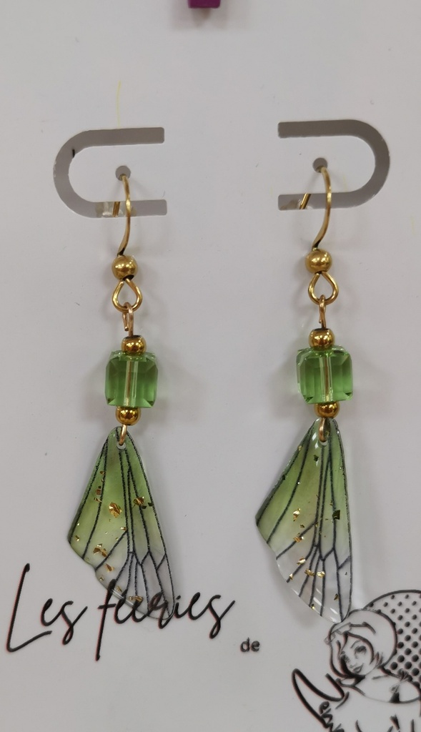 Boucles d'oreilles dorées ailes de libellules cubes Peridot