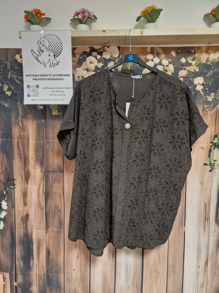Blouse "Mirlande" broderie anglaise chocolat (TU 46 à 54)