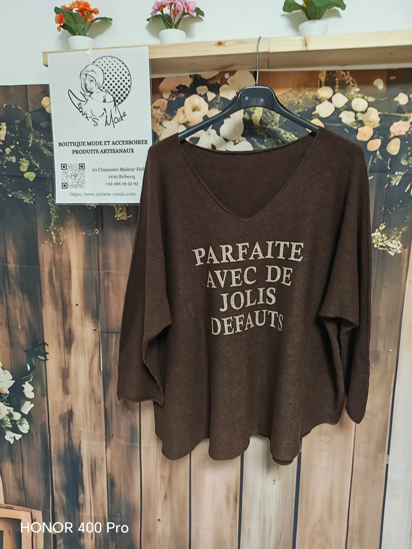 Pull col V "Parfaite avec de jolis défauts" sans couture chocolat