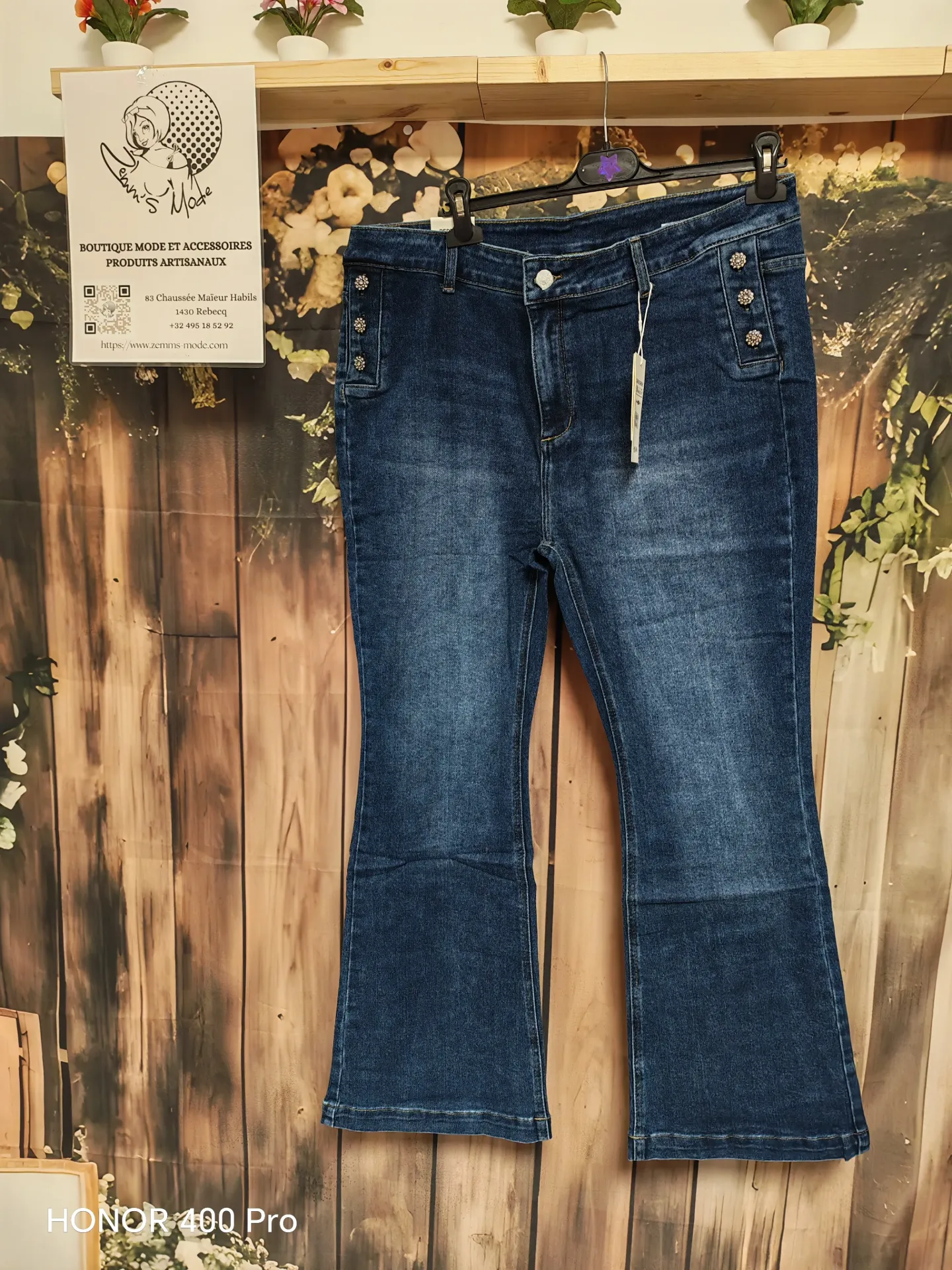 Jeans flare (bouton fleur strass) bleu foncé