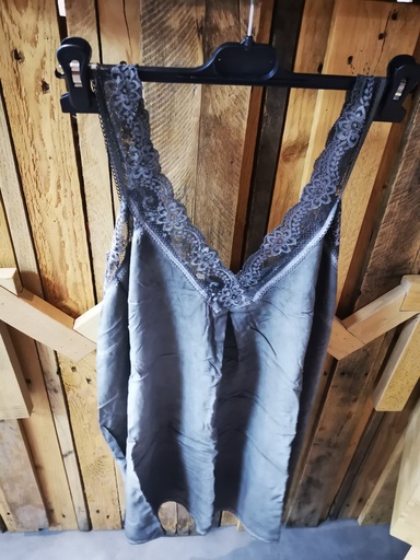 Top uni dentelle "Tiana" gris foncé