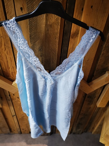 Top uni dentelle "Tiana" bleu ciel