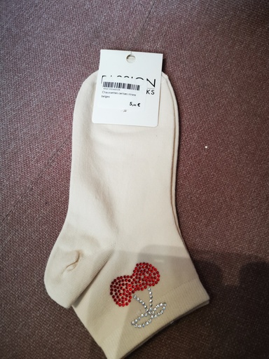 Chaussettes cerises strass beige