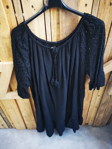 Robe en gaz de coton et broderie anglaise noire