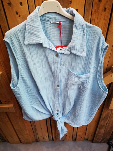 Blouse en gaze de coton"Charlize" avec bouton et nœud bleu ciel
