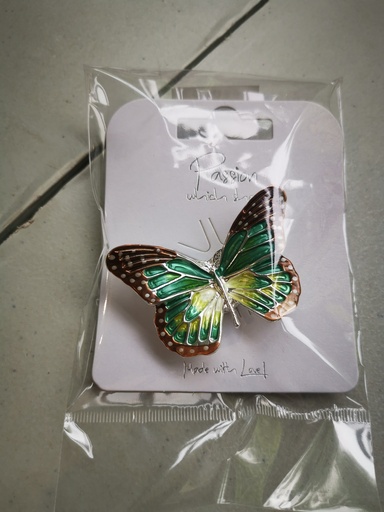 Broche aimantée papillon vert