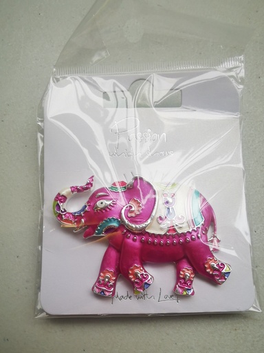 Broche aimantée éléphant rose