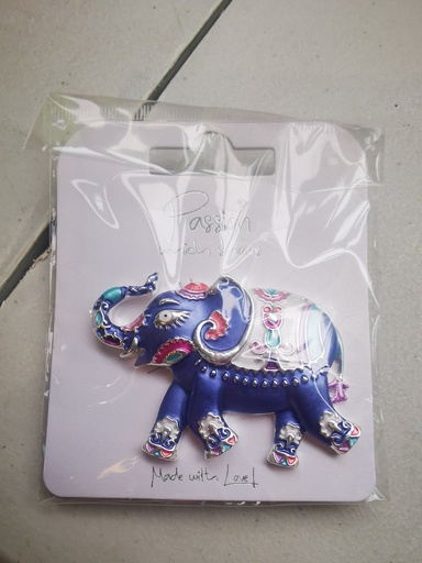 Broche aimantée éléphant bleu