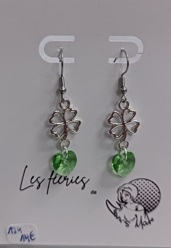 B.O. trèfles ajourés argentées coeur peridot (Fééries)