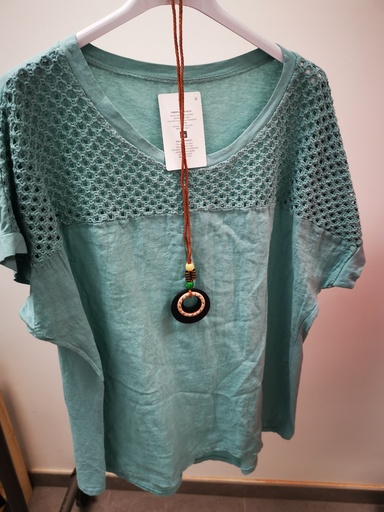 blouse Chloé vert eau +collier 