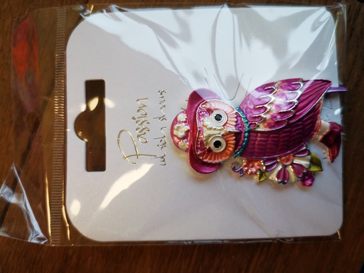 Broche aimantée chouette rose