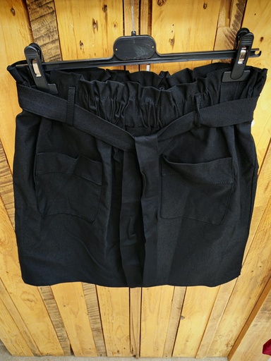 Jupe courte +poches avant noire